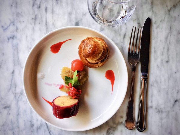 Wie bereitet man am besten marinierte Hühnerspieße zu?